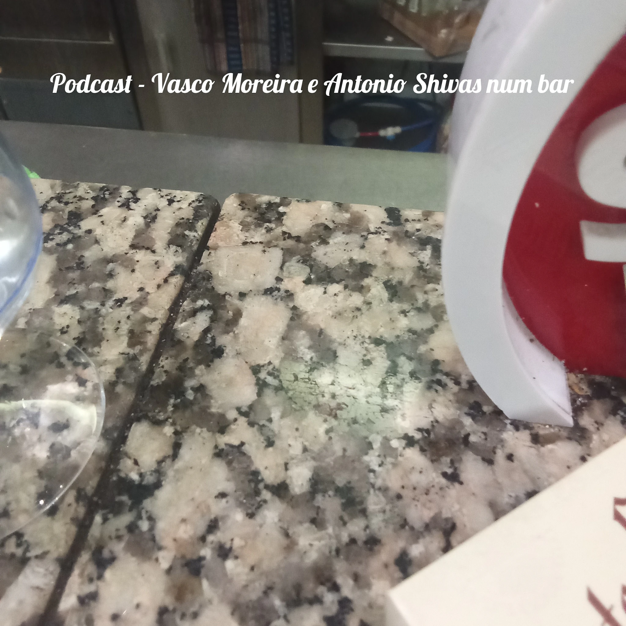 Podcast Vasco Moreira e António Shivas num bar