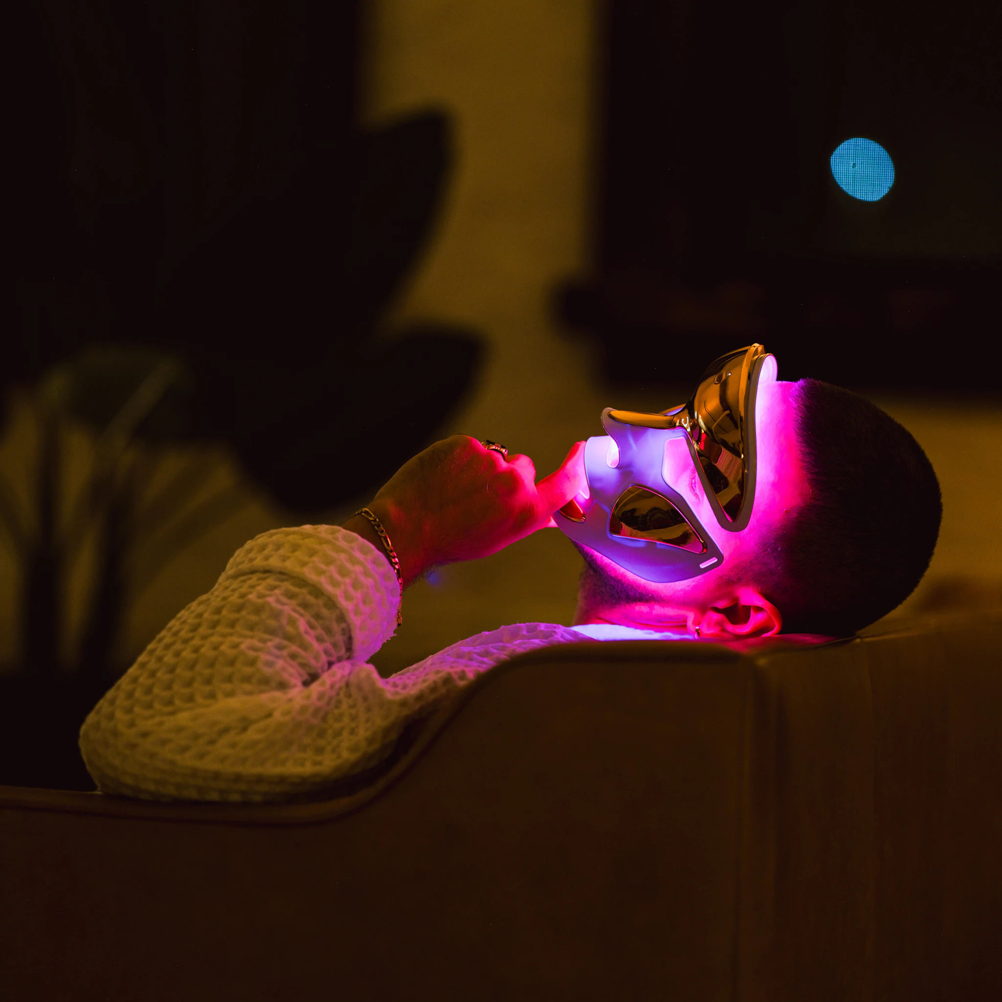 Molto Ohm – Vantorinex ft. Jachary