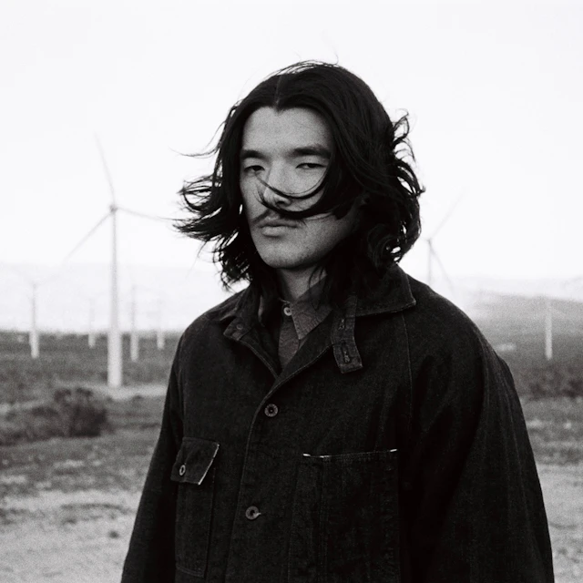 Kyung Woo - Through Hills He Runs