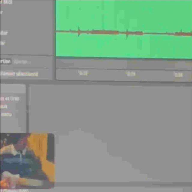 LA GUITARE A ENVIE DE COMMUNIQUER AVEC MOI MAIS C'EST IMPOSSIBLE